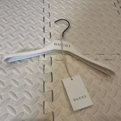 GUCCI オリーブグリーン スーツ用ハンガーセット - メルカリ