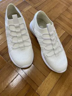 y*e様 スニーカー　スリッポン　25.0 白　メッシュ　紐なし