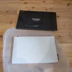 シャネルCHANEL スキンケアノベルティポーチ　ホワイト送料込み