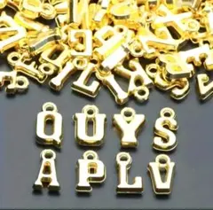 金属製アルファベットパーツ 9mm x 12mm(ランダム10個入り)