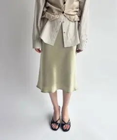 ※最終値下【EDIT.FOR LULU】ウォッシャブルサテンミディスカートのサムネイル