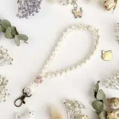 肉球ハンドストラップ　 /273 猫　生成り　白　スマホストラップ　マクラメ編み