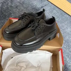 厚底ブラックローファー