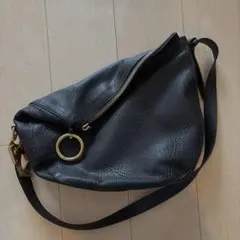 【最終お値下げ】Burberry Knight レザーショルダーバッグのサムネイル