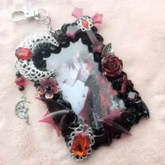 ホイップデコケース　赤　トレカ　硬質ケース　羽　十字架　月　推し活　悪魔　B8