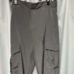 ZARA カーキのカーゴパンツ サイドポケット付き