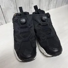 インスタポンプフューリー ブラック 23.0cm