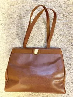 お値下げ　サルバトーレフェラガモ　ヴァラリボン　トートバッグリザード型押しレザー