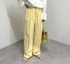 【新品タグ付き】SHENERY　センタープレス2タックパンツ　イエロー　38のサムネイル