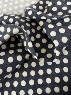 ネイビーとホワイトの水玉模様の綿生地 約110cm×100