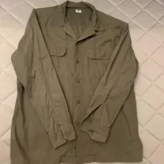 UNIQLO ミリタリーシャツ カーキ Lサイズのサムネイル