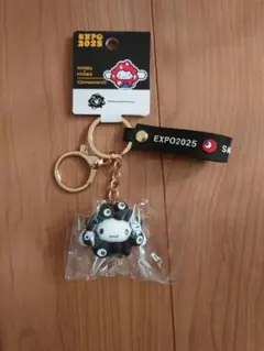 万博　サンリオミャクミャク　立体キーホルダー　黒　シナモロール