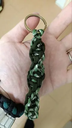 パラコード キーホルダー ハンドメイド パラコード部分約11cm グリーン