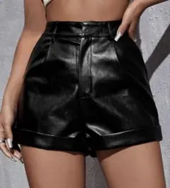 ブラック レザーショートパンツ