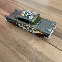 Hot Wheels ホットウィール 57シェビー ミニカー スカル柄