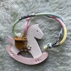 ロッキングホース型チャーム　レザー風　スカーフストラップ　ギフト