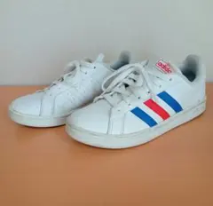 アディダス　スニーカー　靴　レディース　24センチ　小学生　adidasのサムネイル