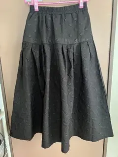 Deux Amour 新品　ぽこぽこ立体素材　ボリュームスカート　黒　M〜Lのサムネイル