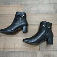 ブラック ジッパー付きブーツ