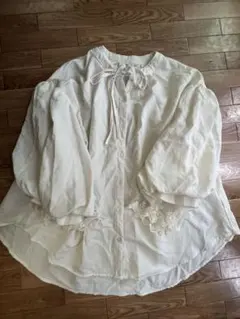 ホワイト レース付きトップス