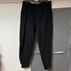 ユニクロ　ウルトラストレッチアクティブジョガーパンツ　Lサイズ　ブラック