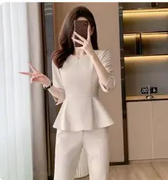 ベージュ ペプラムセットアップ Sサイズ