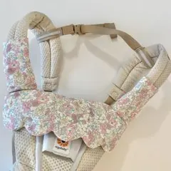 ご好評　抱っこ紐カバー　よだれカバー　リバーシブル　エルゴ対応　花柄　いちご柄