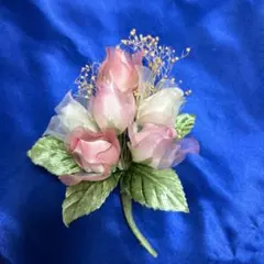 コサージュ　淡いピンク　ホワイト