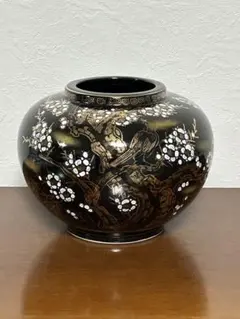 九谷焼 正峰作 黒地 金彩 梅文 鳥 花瓶 陶器 花器のサムネイル