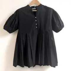 【値下・極美品】EmmaTaylor エマテイラーパールプリーツブラウスブラックのサムネイル