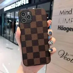 iPhone16　 高級感格子　スマホケース　市松模様　ブラウン