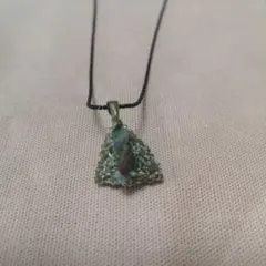 三角形ペンダント ネックレス