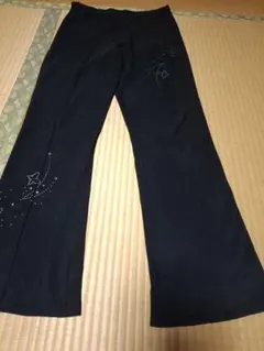 黒のビジュー付きワイドストレッチパンツ　ウエストゴム