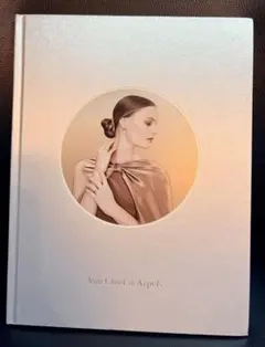 Van Cleef & Arpels ブランドブック
