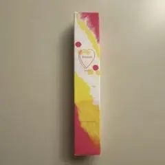 WHOMEE ロング&カールマスカラ　strawberry redのサムネイル