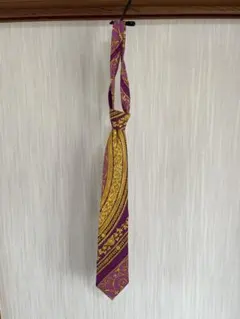 ジャンニヴェルサーチ　ネクタイ　紫・金　派手　古着コーデ