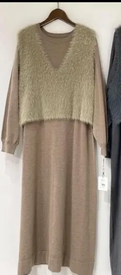 ファーベスト付きニットワンピース