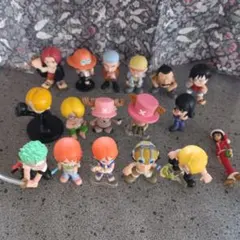 ワンピース 食玩フィギュアセット 17体＋ピックストラップ＋ぬいぐるみ＋缶ケース