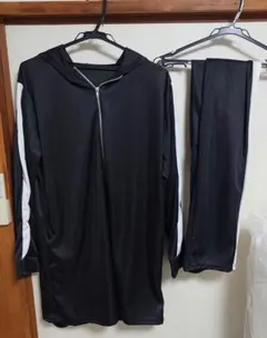 部屋着ジャージ　レディース黒　白ラインフード付き