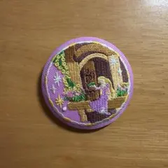 Disney Characters 刺繍缶バッジビスケット 塔の上のラプンツェル