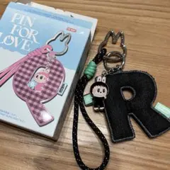 ラブブ　イニシャルキーホルダー　r