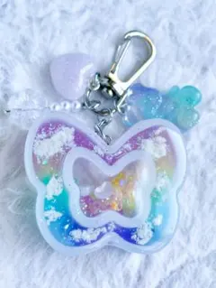 レインボーな空柄の蝶型レジンシェイカー シャカシャカキーホルダー