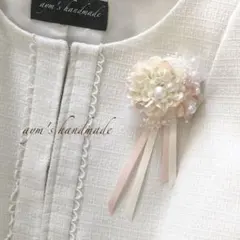 ホワイトベージュ　小さなコサージュ　入学式　卒業　卒園　入園　結婚式ハンドメイド