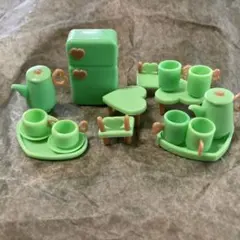緑色のミニチュアキッチンセット