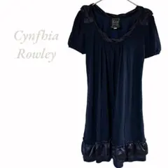 【CynfbiaRowley】ミニ丈ワンピース サテン生地 裾フリル 肩リボン