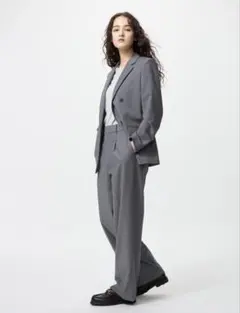 UNIQLO グレー タックワイドパンツ