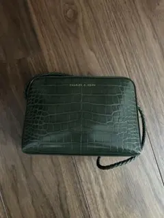 CHARLES & KEITH クロコダイル型押しショルダーバッグ