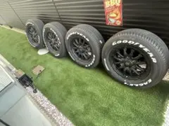 美品！　ハイエース　215/65R16 引取り可能な方！のサムネイル