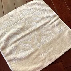 イヴ・サンローラン タオルハンカチ ベージュ
