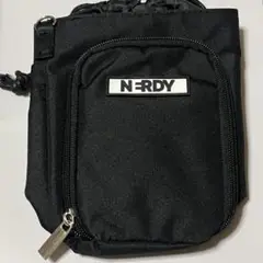 INI NERDY コンパクトショルダーバッグ ブラック
